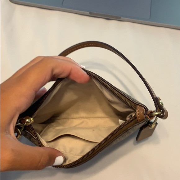 Coach women’s logo wristlet - Picture 3 of 3